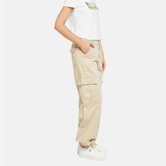 Levi's® | ‘94 Baggy Mid Rise Cargo Pants - NWT - Picture 15 of 16